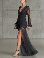 Sofia | Maxi-Kleid in Dunkelgrau mit Spitzen-Details.