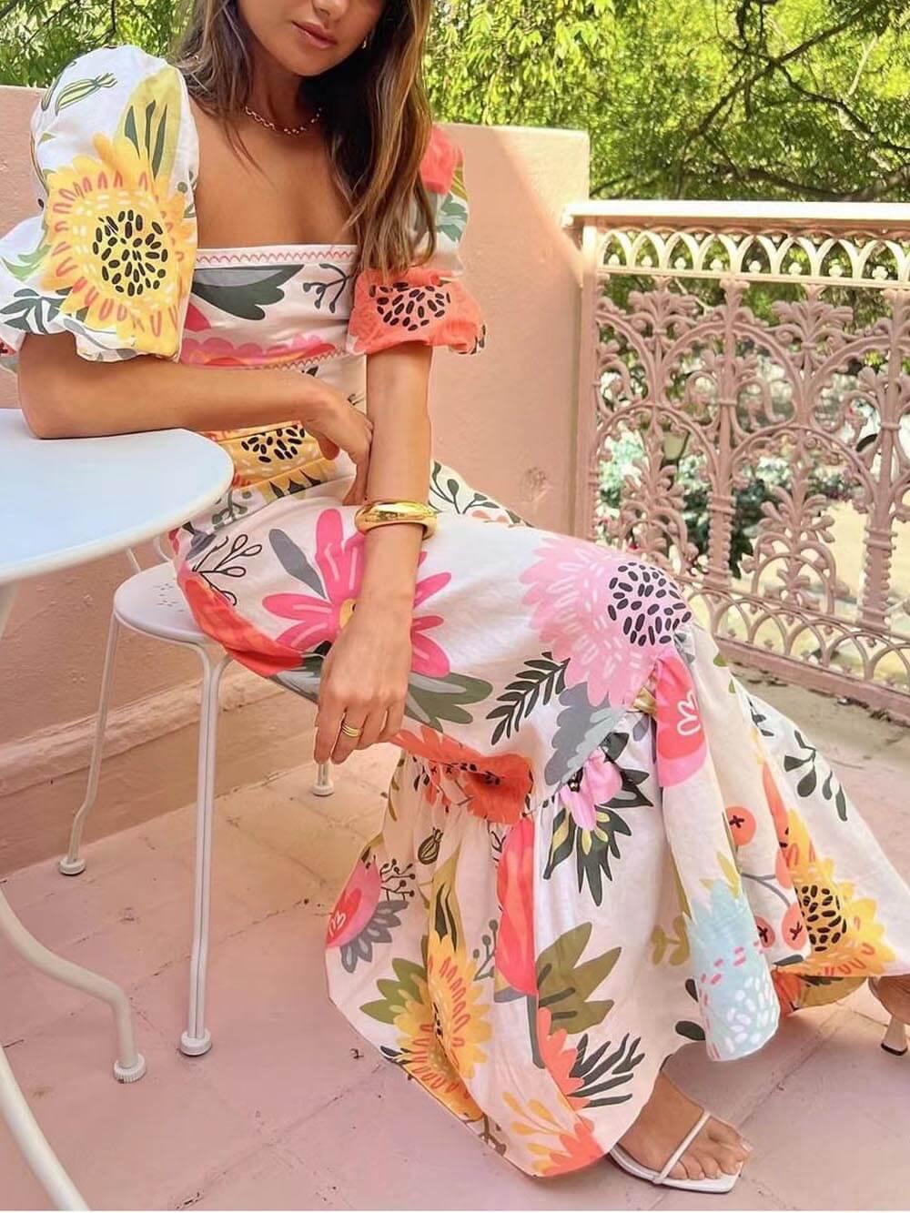 Ivy | Maxikleid für den Urlaub mit quadratischem Ausschnitt und floralem Design