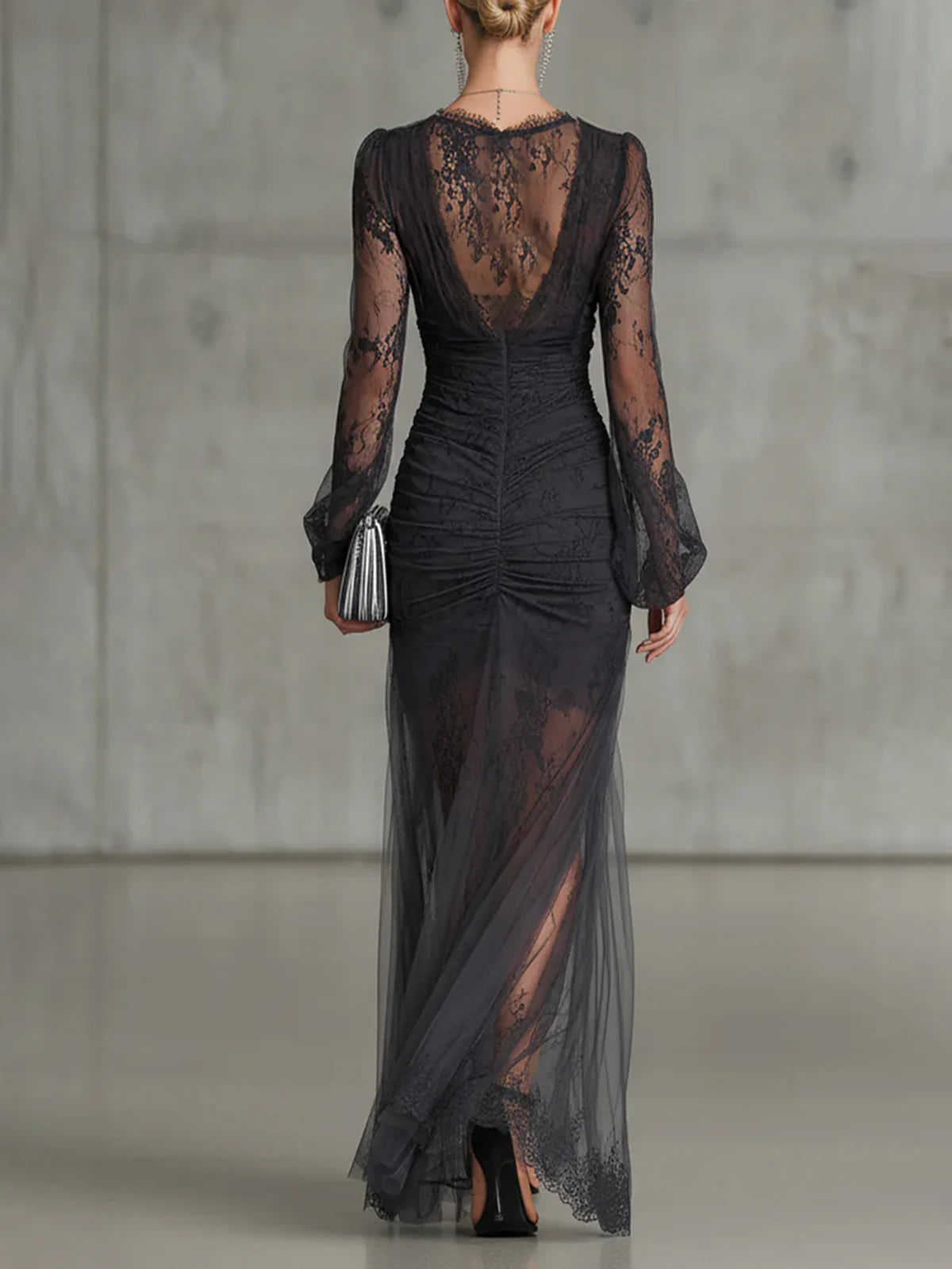 Sofia | Maxi-Kleid in Dunkelgrau mit Spitzen-Details.