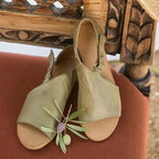 Offene Sandalen mit Riemen