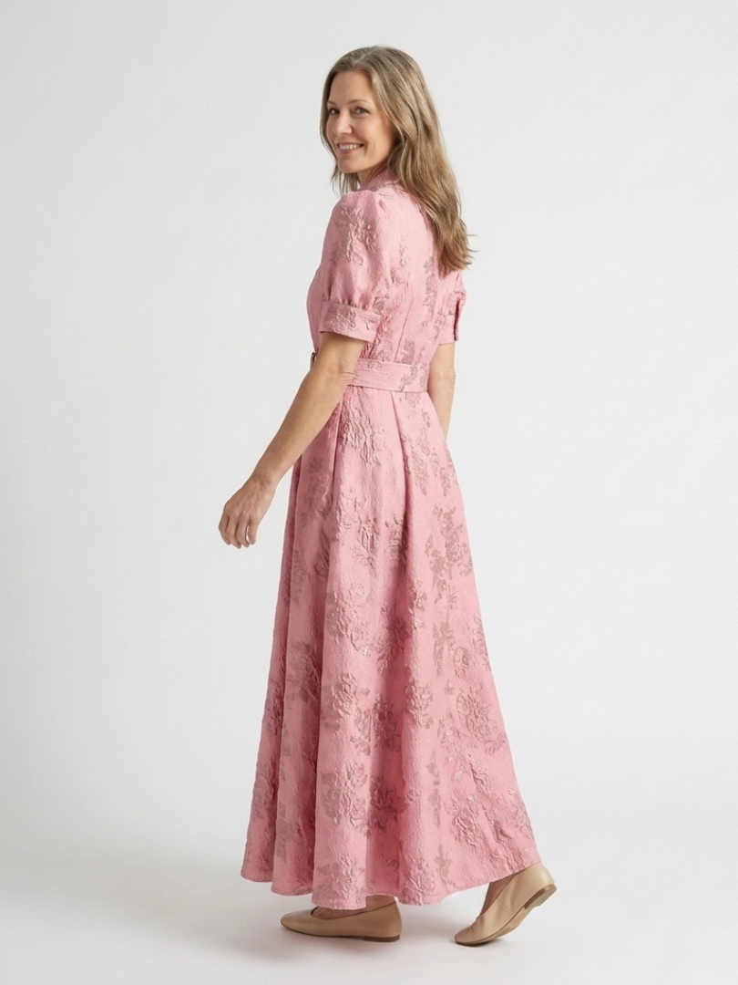 Xanthea | Kurzärmliges, gebundenes Maxikleid mit floralem Strukturdesign