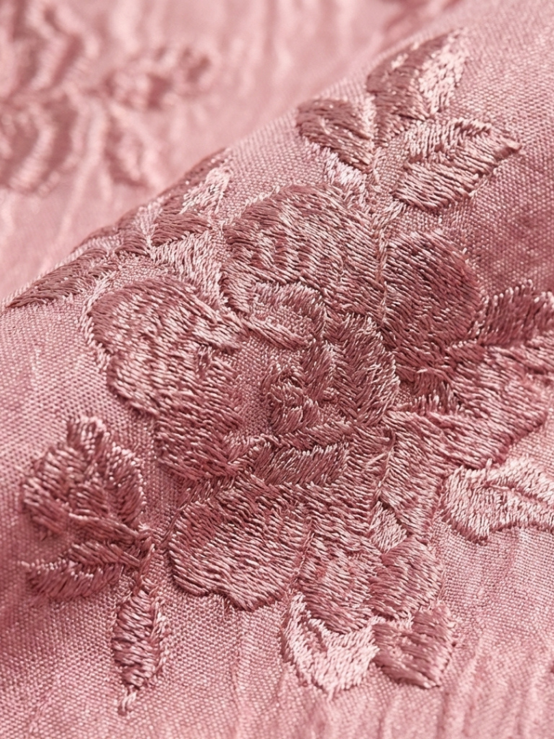 Xanthea | Kurzärmliges, gebundenes Maxikleid mit floralem Strukturdesign