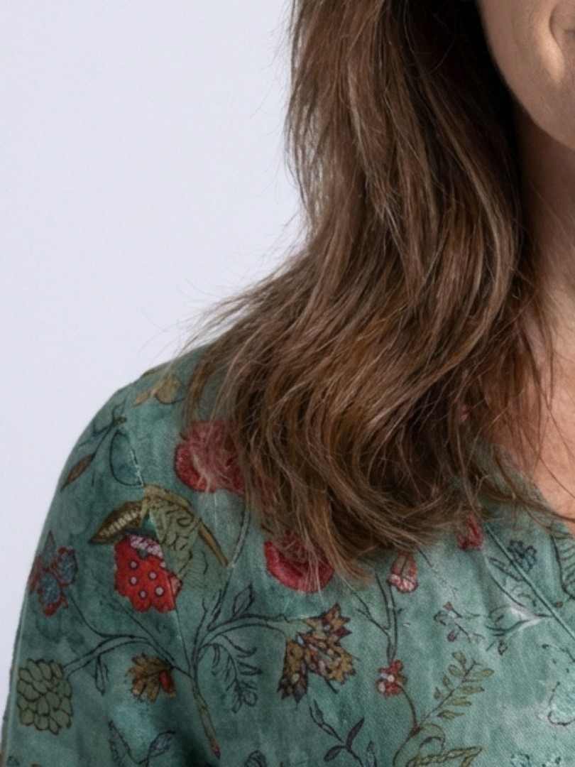 Marina | Florales Maxikleid mit V-Ausschnitt und Dreiviertelärmeln