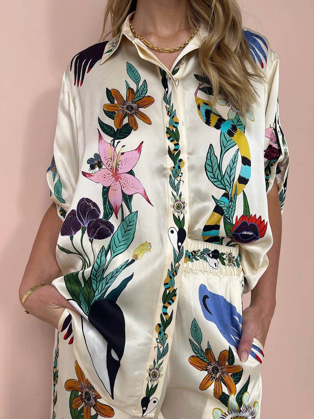 Nika | Satin Druck-Shirt und Hosen-Set mit Resort-Vibes – Einzigartiger Fit