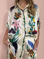 Nika | Satin Druck-Shirt und Hosen-Set mit Resort-Vibes – Einzigartiger Fit