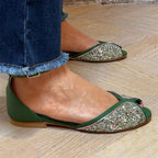 Flache Sandalen mit Knöchelriemen