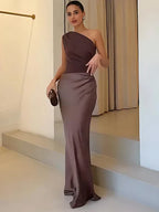 Maxikleid aus Satin mit verführerischem Charme