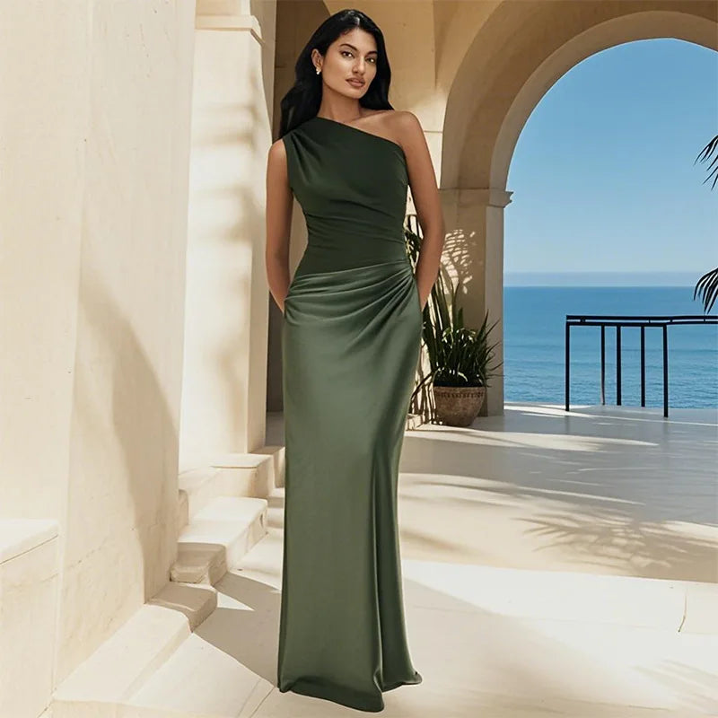 Maxikleid aus Satin mit verführerischem Charme