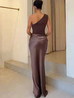 Maxikleid aus Satin mit verführerischem Charme