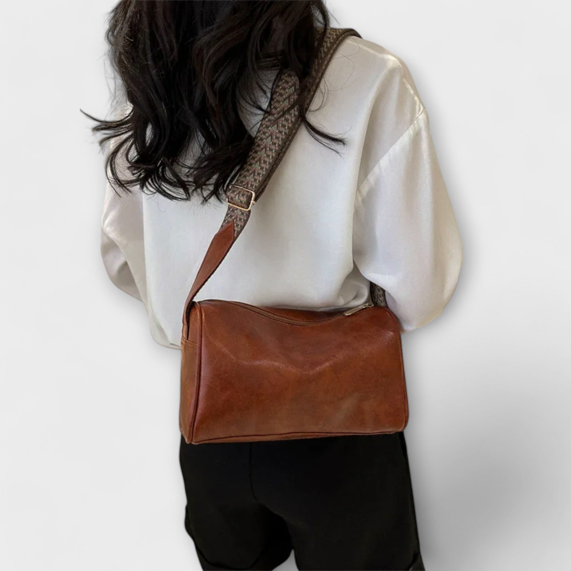 Olivia - Retro Crossbody Bag