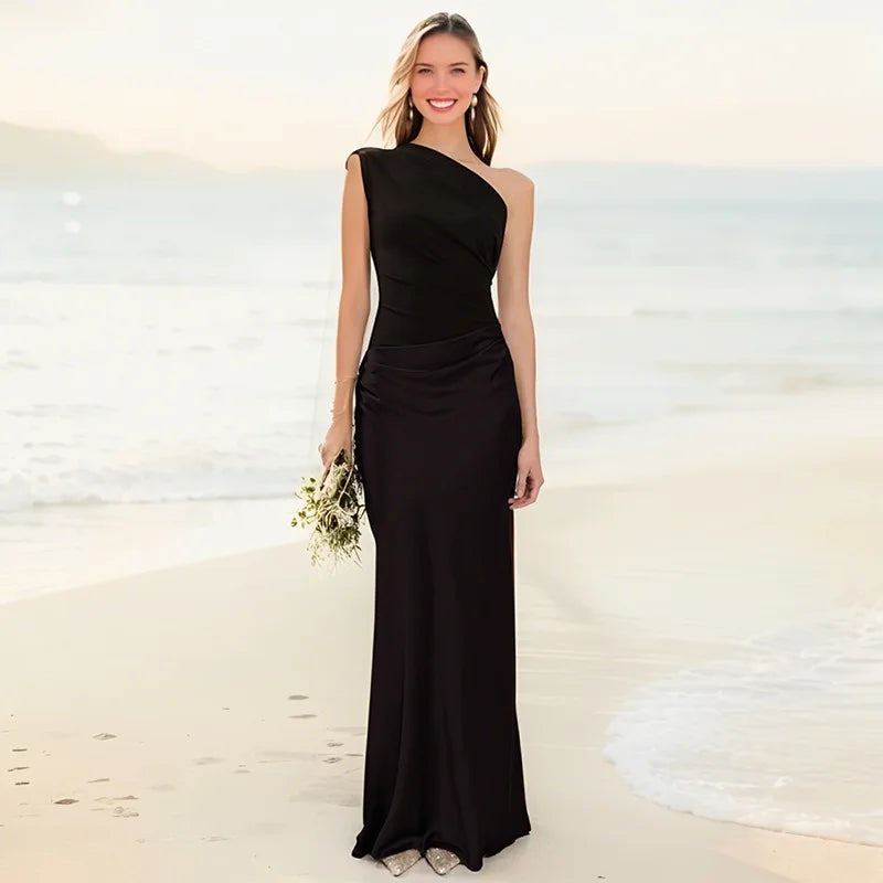 Maxikleid aus Satin mit verführerischem Charme