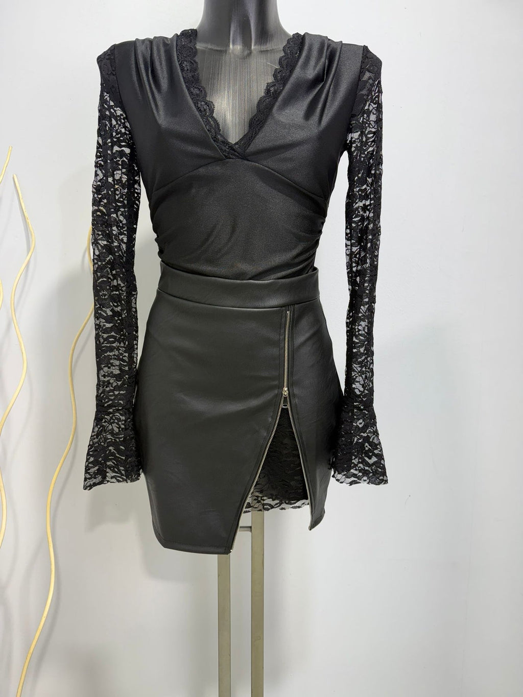 Etta – Elegantes Rock- und Bodysuit-Set