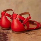 Flache Sandalen mit Riemen